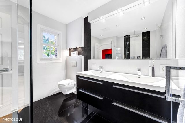 415 W NOYES Street, Arlington Heights, IL 60005