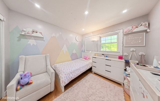 415 W NOYES Street, Arlington Heights, IL 60005