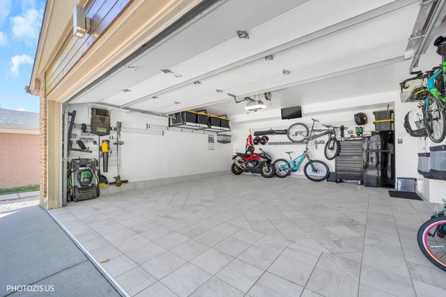415 W NOYES Street, Arlington Heights, IL 60005