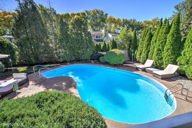 415 W NOYES Street, Arlington Heights, IL 60005