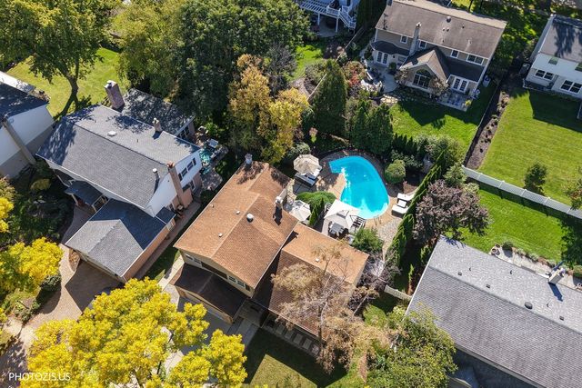 415 W NOYES Street, Arlington Heights, IL 60005