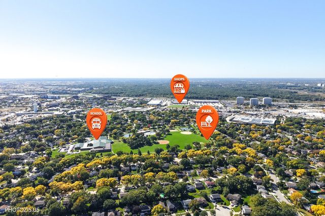 415 W NOYES Street, Arlington Heights, IL 60005