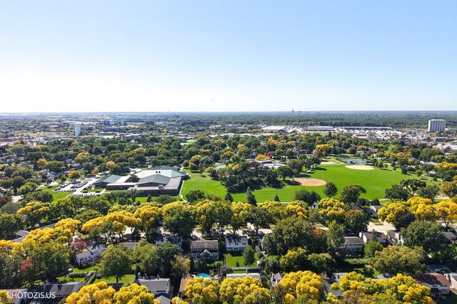 415 W NOYES Street, Arlington Heights, IL 60005