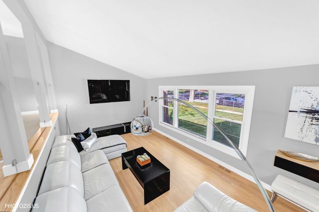 415 W NOYES Street, Arlington Heights, IL 60005