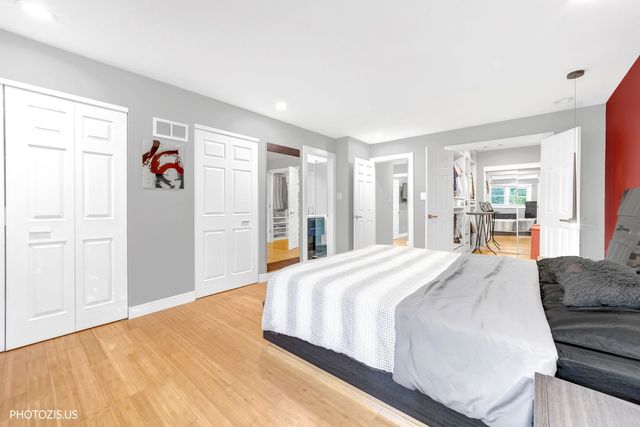 415 W NOYES Street, Arlington Heights, IL 60005