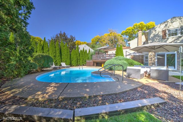 415 W NOYES Street, Arlington Heights, IL 60005
