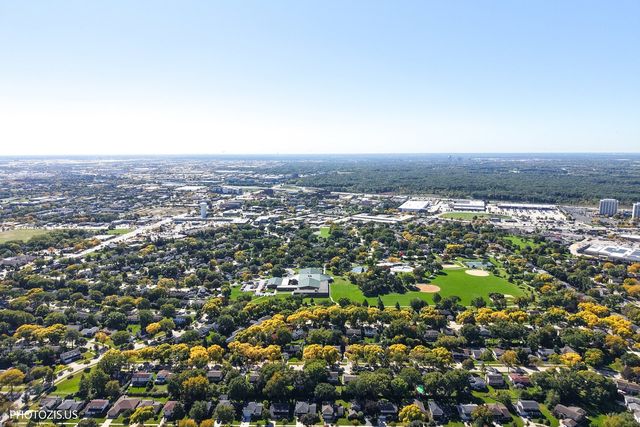 415 W NOYES Street, Arlington Heights, IL 60005