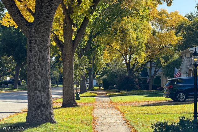 415 W NOYES Street, Arlington Heights, IL 60005
