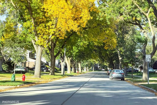 415 W NOYES Street, Arlington Heights, IL 60005
