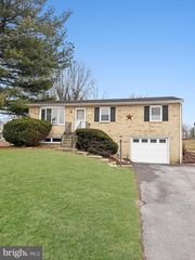 16835 PETMAR CIR, Hagerstown, MD 21742