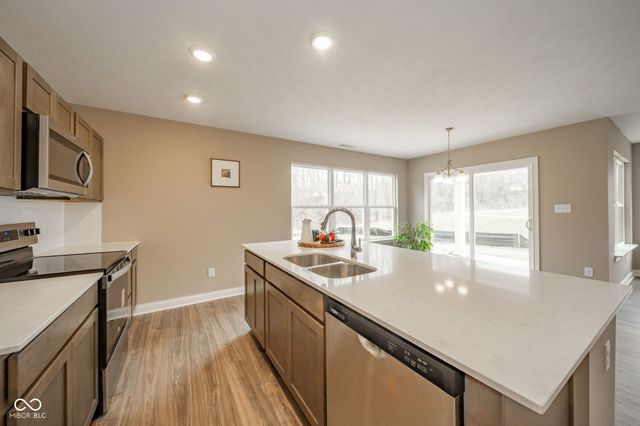 402 Luellen Way, New Castle, IN 47362