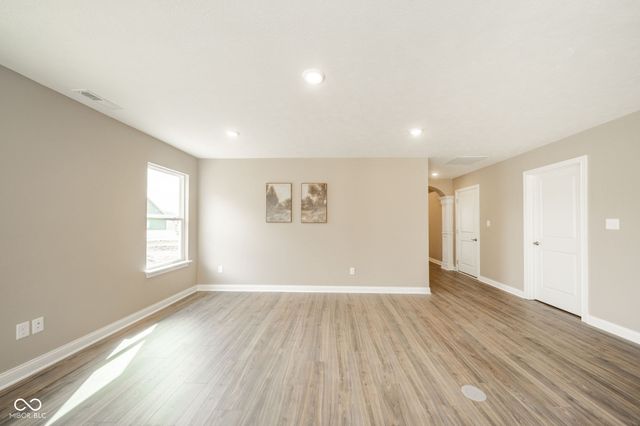 402 Luellen Way, New Castle, IN 47362