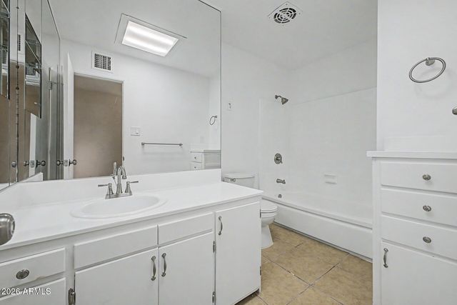 5724 W FAIRMOUNT Avenue, Phoenix, AZ 85031