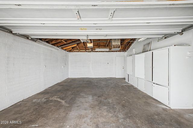 5724 W FAIRMOUNT Avenue, Phoenix, AZ 85031