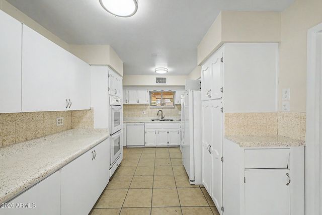 5724 W FAIRMOUNT Avenue, Phoenix, AZ 85031