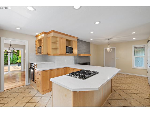 6640 PALOMINO Cir, West Linn, OR 97068