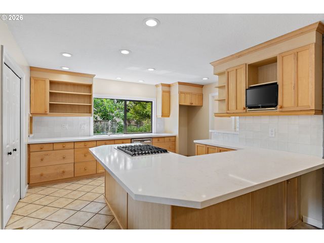 6640 PALOMINO Cir, West Linn, OR 97068