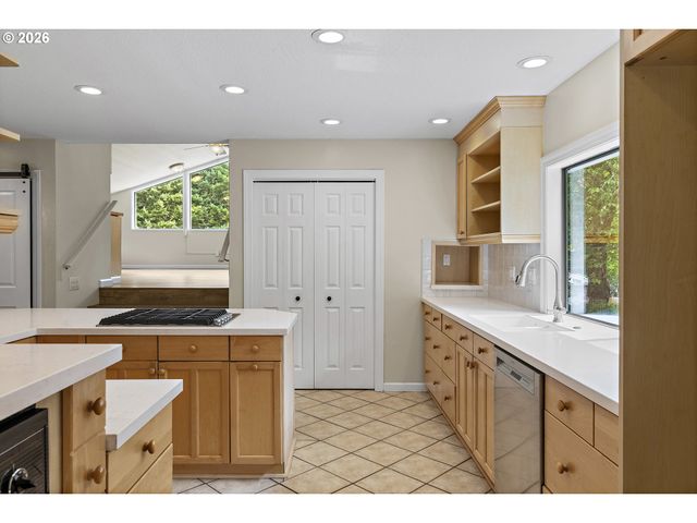 6640 PALOMINO Cir, West Linn, OR 97068