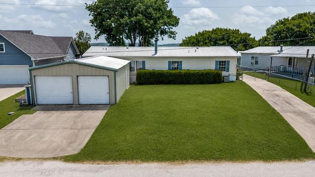 207 Vivian Road, Onalaska, TX 77360