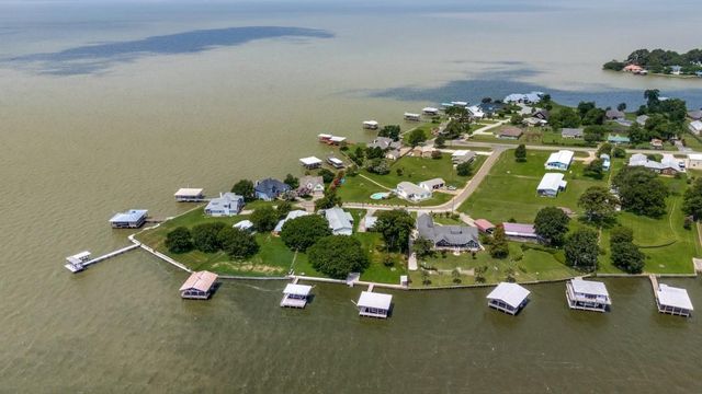 207 Vivian Road, Onalaska, TX 77360
