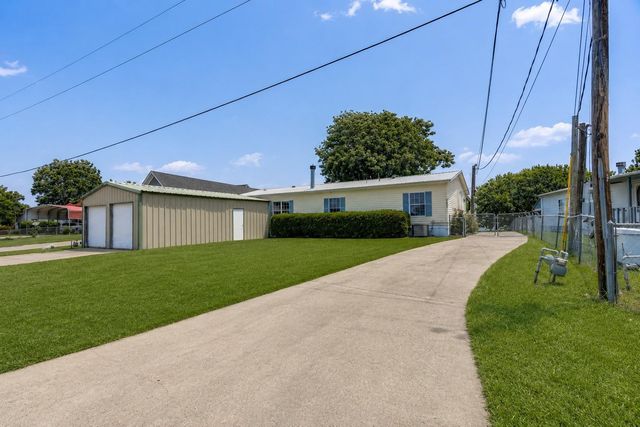 207 Vivian Road, Onalaska, TX 77360