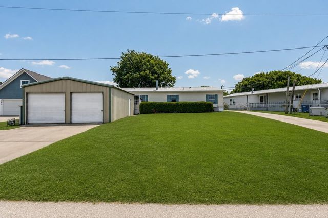 207 Vivian Road, Onalaska, TX 77360