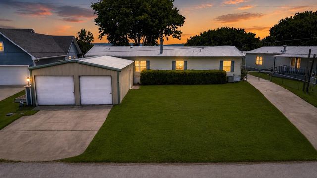 207 Vivian Road, Onalaska, TX 77360