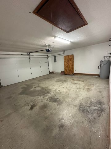 421 Cavaness Dr, Houma, LA 70364