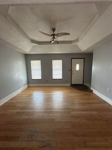 421 Cavaness Dr, Houma, LA 70364