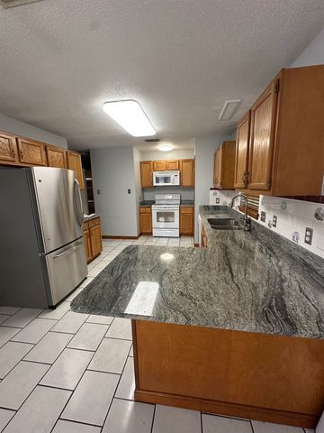 421 Cavaness Dr, Houma, LA 70364