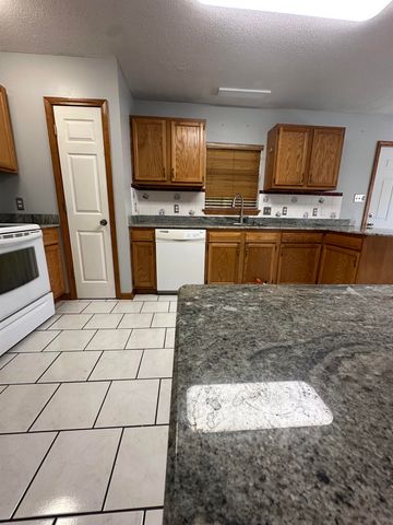 421 Cavaness Dr, Houma, LA 70364