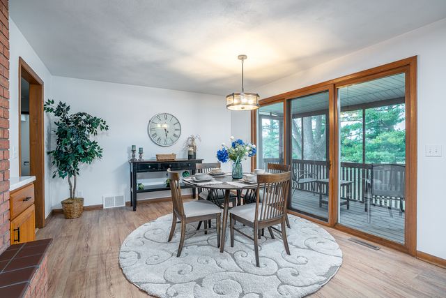 1511 Hillcrest Court, Bettendorf, IA 52722