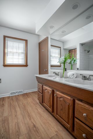 1511 Hillcrest Court, Bettendorf, IA 52722