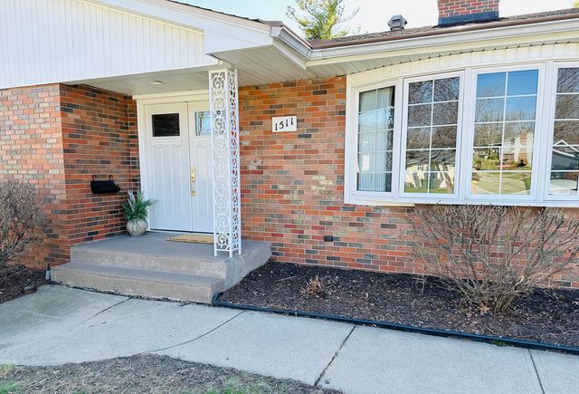 1511 Hillcrest Court, Bettendorf, IA 52722