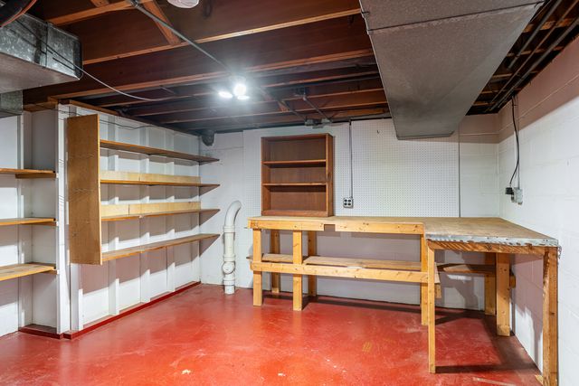 1511 Hillcrest Court, Bettendorf, IA 52722