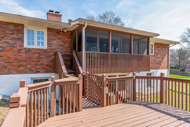 1511 Hillcrest Court, Bettendorf, IA 52722