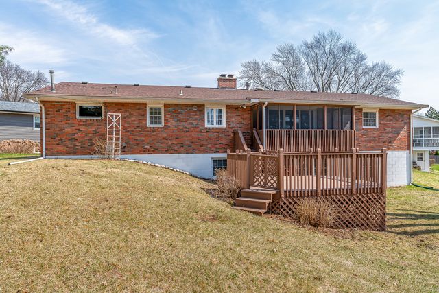 1511 Hillcrest Court, Bettendorf, IA 52722