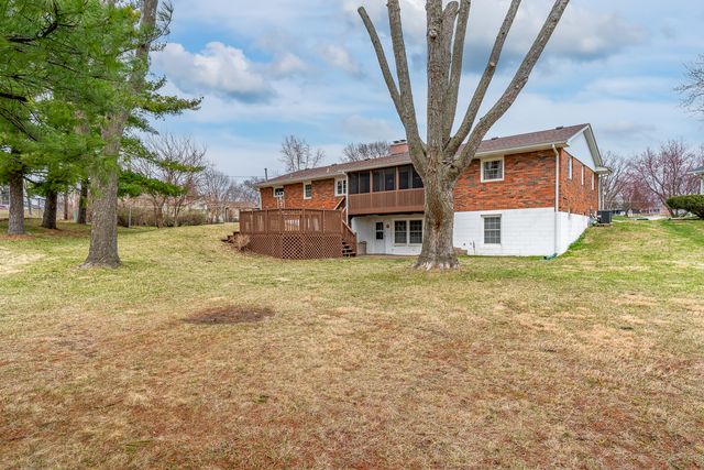 1511 Hillcrest Court, Bettendorf, IA 52722