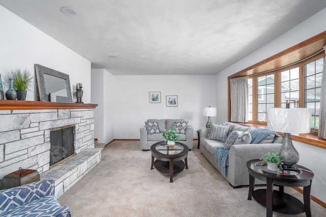 1511 Hillcrest Court, Bettendorf, IA 52722