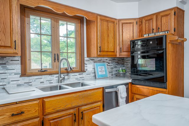 1511 Hillcrest Court, Bettendorf, IA 52722