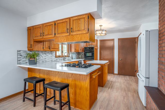 1511 Hillcrest Court, Bettendorf, IA 52722