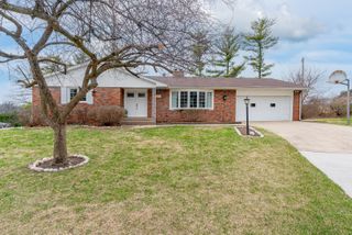 1511 Hillcrest Court, Bettendorf, IA 52722