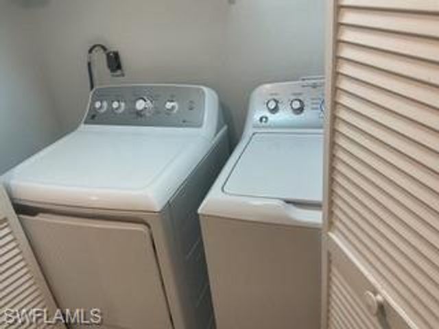 5665 Trailwinds DR 616, Fort Myers, FL 33907