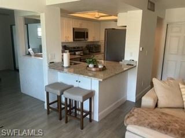 5665 Trailwinds DR 616, Fort Myers, FL 33907