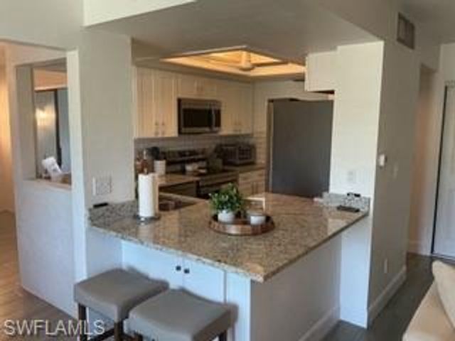 5665 Trailwinds DR 616, Fort Myers, FL 33907