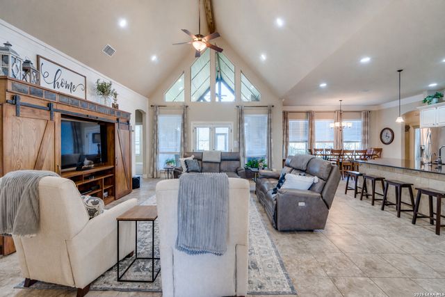 686 ASTRAL PT, Spring Branch, TX 78070