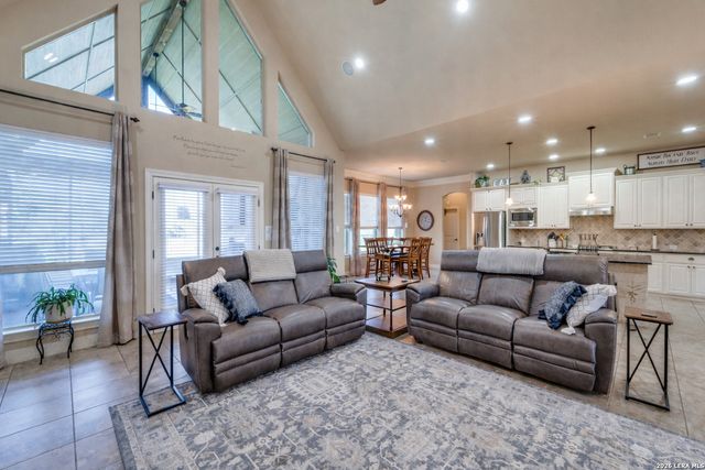 686 ASTRAL PT, Spring Branch, TX 78070