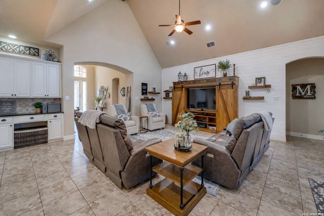 686 ASTRAL PT, Spring Branch, TX 78070