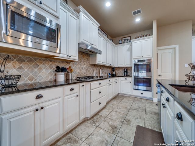 686 ASTRAL PT, Spring Branch, TX 78070