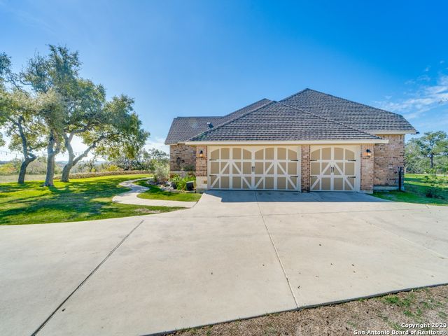 686 ASTRAL PT, Spring Branch, TX 78070